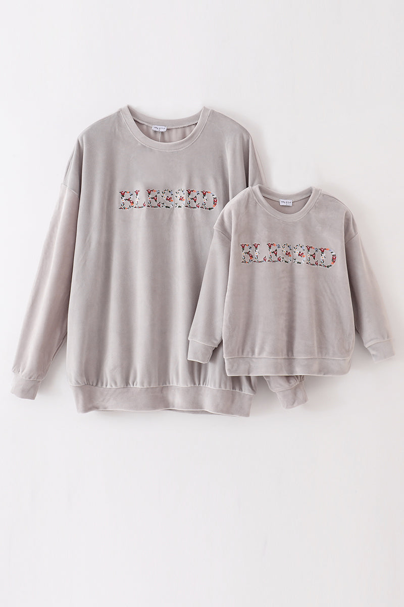 Grey velvet blessed embroidery mom&me sweatshirt